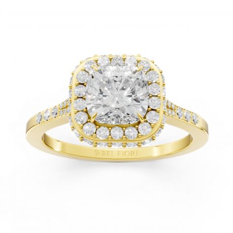 Cushion cut center diamond - Yellow Gold
