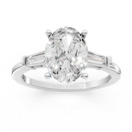 luminous oval-cut center stone -White Gold