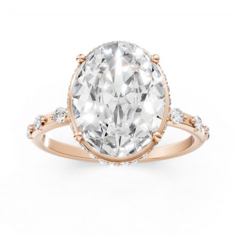 Show-stopping oval-cut diamond - Rose Gold