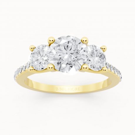 Three stone diamond ring - Yellow Gold