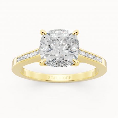 Cushion cut diamond ring with pavé band - Yellow Gold